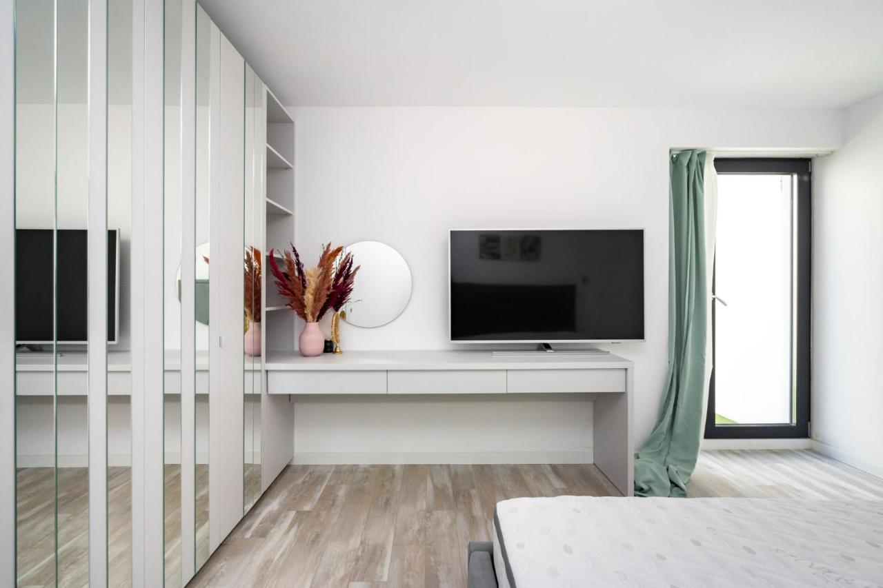 Central Apartment Diamond Boekarest Buitenkant foto